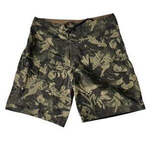 Crazy Shirts Men’s Camouflage Beach Surf Shorts Waist - 34/36